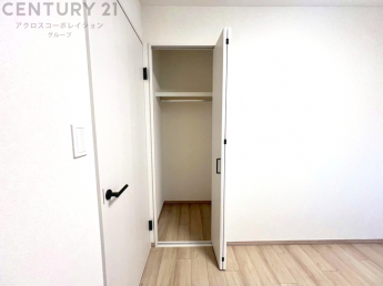 衣類やアクセサリー、小物類の収納が便利で整理整頓がしやすく、部屋の美観を保ちつつ、スペースを最大限に活用できます。衣服のしわやダメージを防ぎ、長持ちさせることができます。