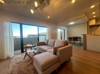 リビングダイニングは家族や友人とのコミュニケーションを楽しむ場所でくつろぎながら食事や会話を楽しめ、多目的に利用できリラックスできる空間です。家庭内の中心として機能し、快適な生活をサポートします。