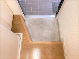 収納もある玄関です