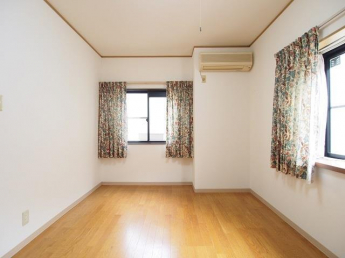 内装は落ち着いています