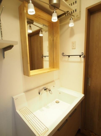 明るい洗面所です