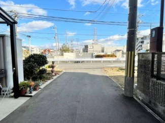 【前面道路含む現地写真】