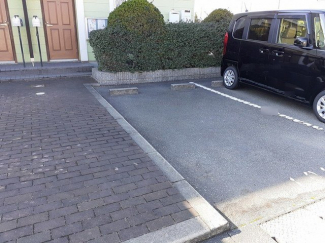 車をお持ちの方に嬉しい駐車場付きの物件です