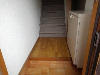 収納もある玄関です