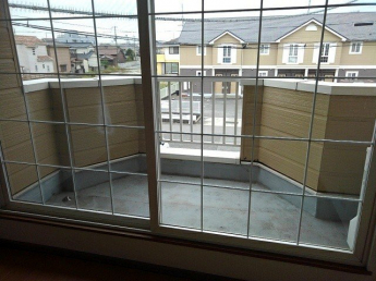 お洗濯にも便利なバルコニー付き