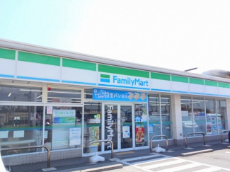 ファミリーマートまで300m