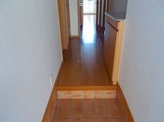 収納もある玄関です