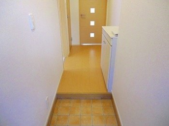 収納もある玄関です