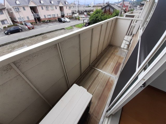 バルコニーからの眺めを楽しみながら食事をしませんか