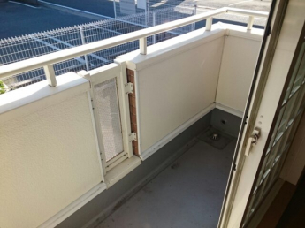 バルコニーからの眺めを楽しみながら食事をしませんか