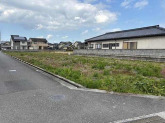 近隣に高い建物がなく、広々とした印象です。