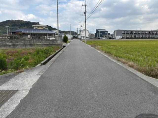 東に向いた道路