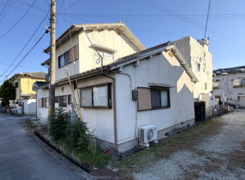 「富田バス停」まで徒歩約４分ですのでバスの利用も可能です！