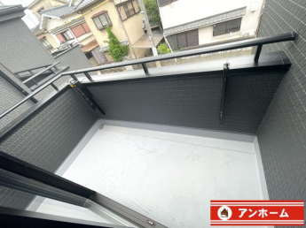 バルコニーからの眺めを楽しみながら食事をしませんか