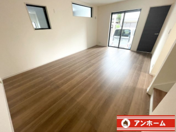 ゆったり過ごせるリビングです