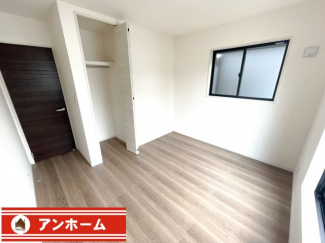 スタンダードな洋室です