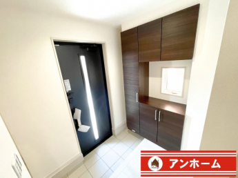 収納もある玄関です