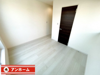 ゆったりした洋室です