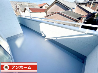 外からの目が気にならないバルコニーで洗濯物が干せます