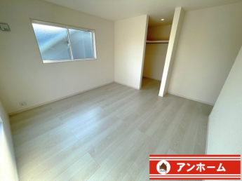 使い勝手のいい洋室です