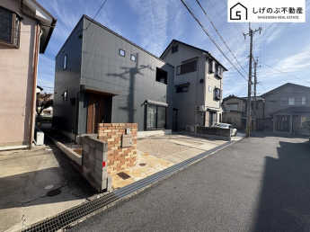 スーパーハズイ　西店まで徒歩3分！
ドン・キホーテ草津店・バロー草津店まで徒歩5分♪
オール電化♪
駐車3台可！