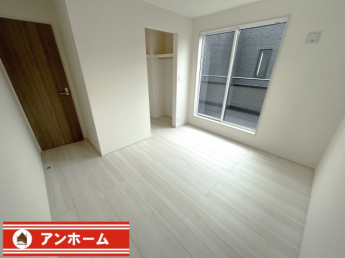 明るい洋室です