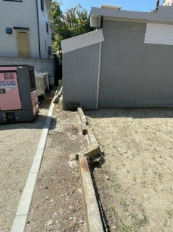 南側隣接地を撮影した写真です