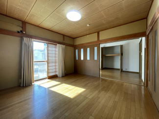 8帖洋室①　隣と合わせると14帖の広々空間