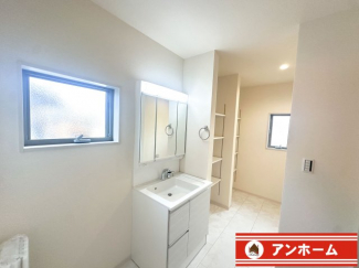 独立洗面台あり、毎朝おしゃれに忙しい女性の方におすすめです