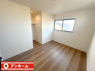 広々とした洋室です