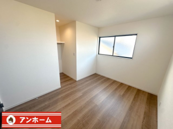 広々とした洋室です