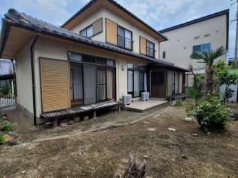 南側から見た外観です。