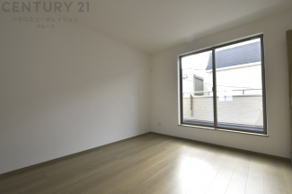 リラックスできるプライベート空間で、快適な睡眠をサポート。個人の好みに合わせたインテリアや寝具で心地良さを追求。プライベートな時間を過ごし、リフレッシュする場所におすすめです。