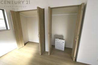 衣類やアクセサリー、小物類の収納が便利で整理整頓がしやすく、部屋の美観を保ちつつ、スペースを最大限に活用できます。衣服のしわやダメージを防ぎ、長持ちさせることができます。