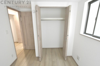 衣類やアクセサリー、小物類の収納が便利で整理整頓がしやすく、部屋の美観を保ちつつ、スペースを最大限に活用できます。衣服のしわやダメージを防ぎ、長持ちさせることができます。