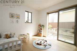 創造性や成長を促す遊びの空間を提供。学習や趣味に集中できる環境を整えます。個別のプライベートスペースは自己表現と自立心を育み、心地よい睡眠環境を整えリラックスできる場所を提供。