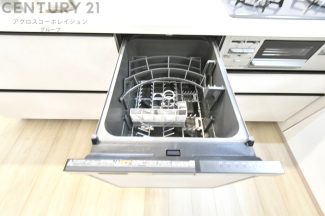 手洗いに比べて時間や労力を節約できることです。また、高温のお湯で洗浄されるため、雑菌や細菌を殺菌する効果もあります。さらに、乾燥機能があるため、手で拭く手間も省け衛生的に保管できます。