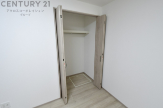 衣類やアクセサリー、小物類の収納が便利で整理整頓がしやすく、部屋の美観を保ちつつ、スペースを最大限に活用できます。衣服のしわやダメージを防ぎ、長持ちさせることができます。