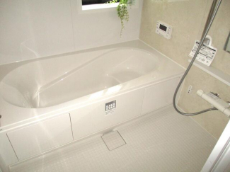 浴槽も大きいのでゆったり入れます