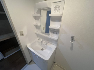 明るい洗面所です