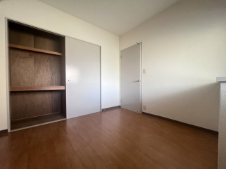 ゆったりした洋室です