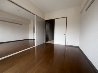 明るい洋室です