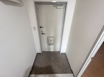 明るい玄関です