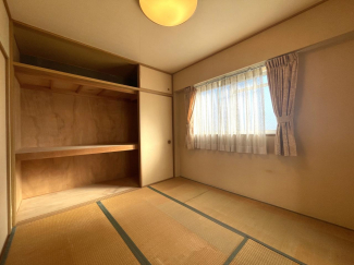 角部屋にて窓付き　収納も豊富です
