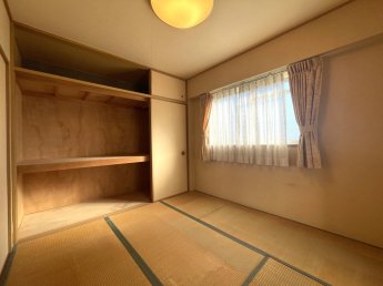 角部屋にて窓付き　収納も豊富です