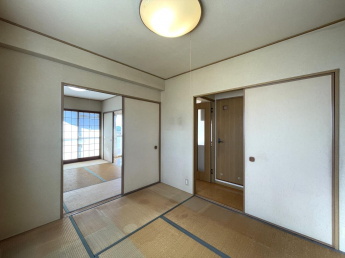 4.5帖和室奥の部屋と繋げて開放感ある空間