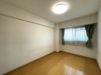 窓の外はポーチ部分のため目の前を人が通りません.