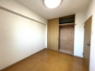 子供部屋、趣味部屋等用途多様の洋室　クローゼット付