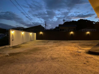 現在綺麗な砂利を引いて頂いております。