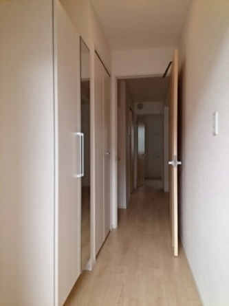 収納もある玄関です